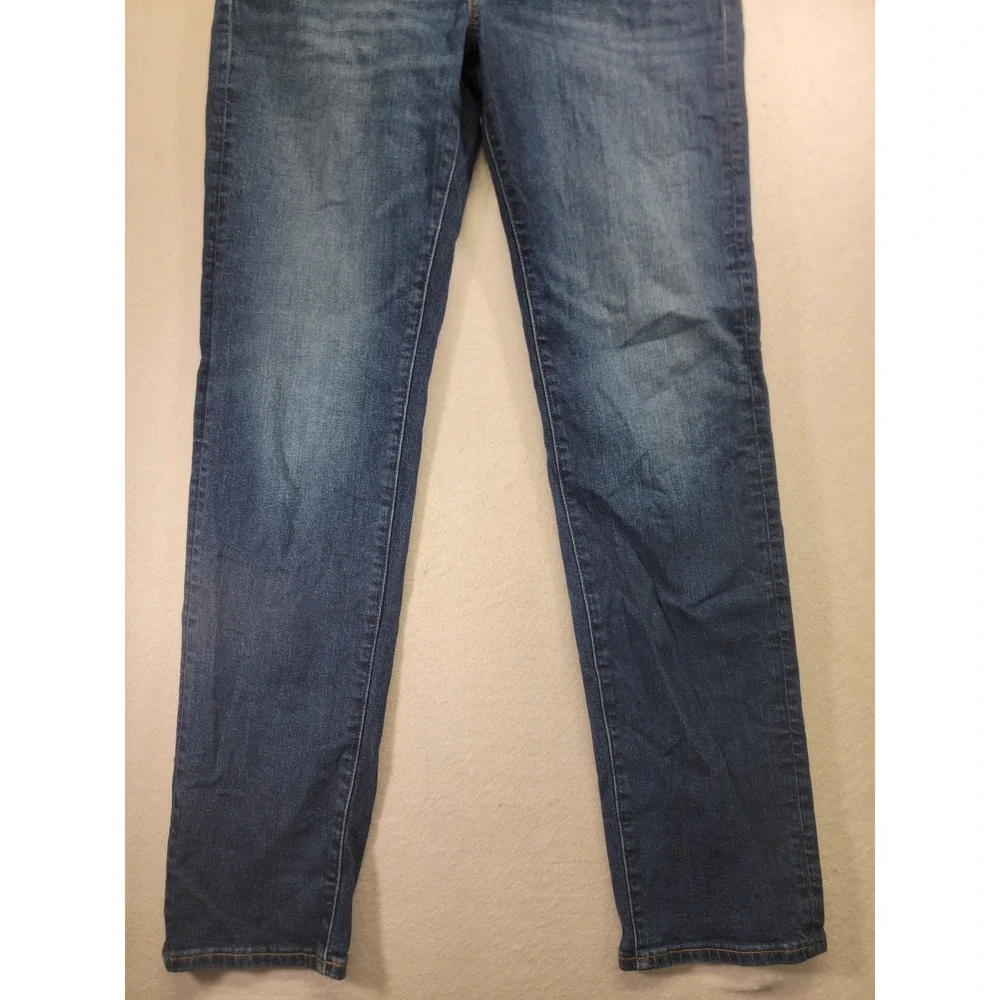 American Eagle Airflex + Slim Straight Jeans Medium Wash 32x34 (measures 32x33)‎
